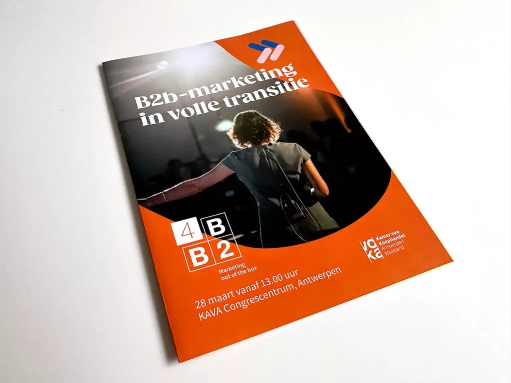 Uitnodiging in tweeluikontwerp voor event 'B2B marketing in volle transitie', vormgegeven in Voka-huisstijl