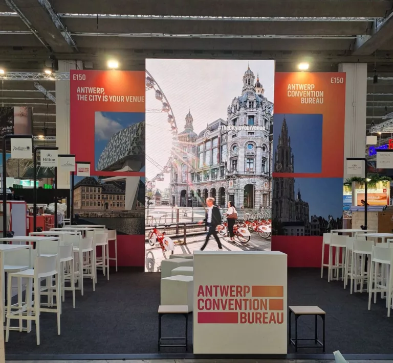 Beursstand voor Antwerp Convention Bureau, ontworpen in herkenbare ACB-huisstijl